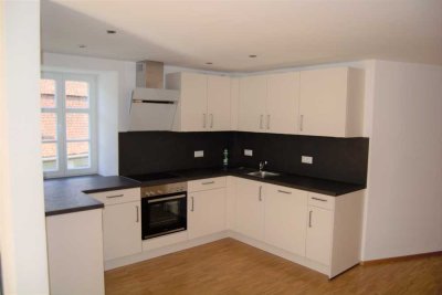 Kernsanierte Hochwertige wunderschöne Mansardenwohnung mit Studio in der Altstadt m. Aufzug.