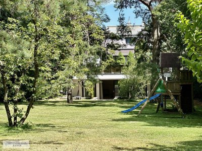REPRÄSENTATIV, SEHR PRIVAT, VOLLMÖBLIERT /// NEUBAUVILLA MIT GROSSEM GARTEN IN DORNBACH