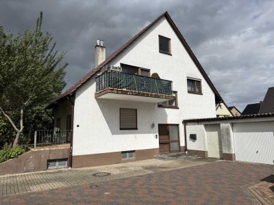 Zweifamilienhaus mit großer Garage und Garten