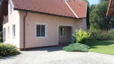 St. Pölten-Nähe: großzügiges möbliertes Einfamilienhaus mit Garten und Doppelgarage
