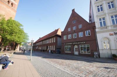 Am Sande: Kleine 2 Zimmerwohnung mit Einbauküche!