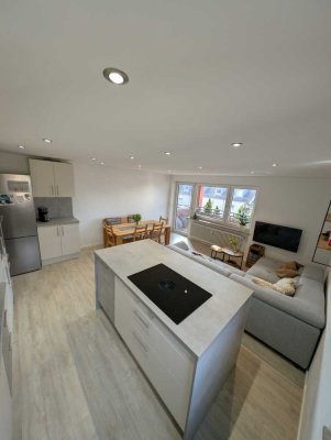 Großzügige, helle 4-Zimmer-Wohnung mit Balkon in ruhiger Lage