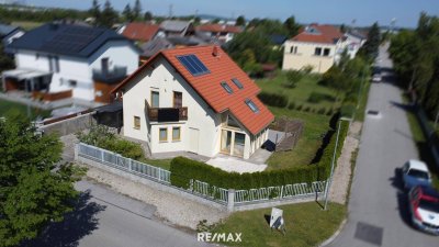 Einfamilienhaus mit Wintergarten und Carport