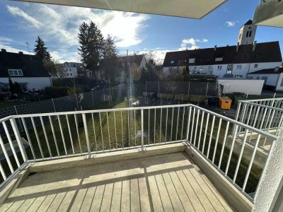 Ruhige 1 Zimmer Wohnung, teilmöbliert, hell, Einbauküche und moderne bodentiefe Dusche