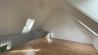 Sonnige, teilmöblierte Wohnung auf 2 Ebenen - frei