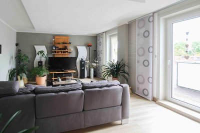 Helle 4 Zimmer Dachgeschosswohnung mit Balkon in zentraler ruhiger Lage