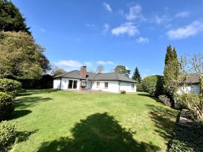 Wunderschön begrüntes, sehr gepflegtes Einfamilienhaus in ruhiger Lage von Ahrensburg zu verkaufen