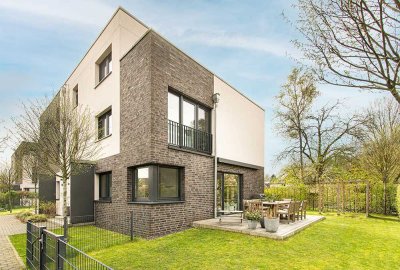 Direkt einzugsbereit: Junger Neubau mit 7 Zimmern in Toplage Hamburg Volksdors (ohne Courtage)