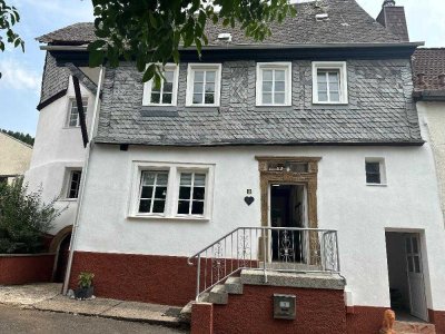TOP! Renoviertes Einfamilienhaus mit Garten und Stellplätzen in ruhiger Wohnlage