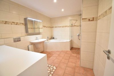 Gepflegte Singlewohnung in zentraler Lage mit großem Bad und EBK