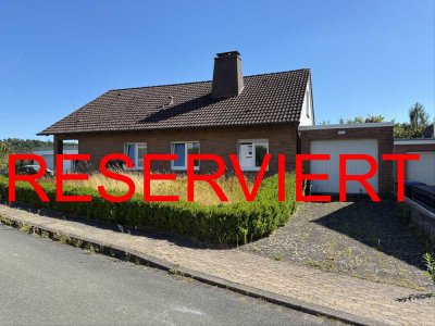 RESERVIERT! Massives Ein- bis Zweifamilienhaus mit Einliegerwohnung mit PV-Anlage