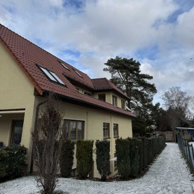 Helles Zweifamilienhaus mit weitläufigem Garten und Terrasse