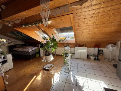 Helle 1-Zimmer Dachgeschosswohnung in Peißenberg