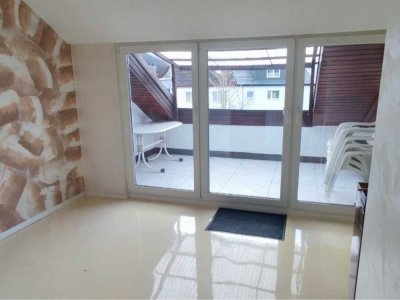 Charmante Dachgeschosswohnung mit Südlage-Loggia in ruhiger Wohnlage von Remshalden-Geradstetten