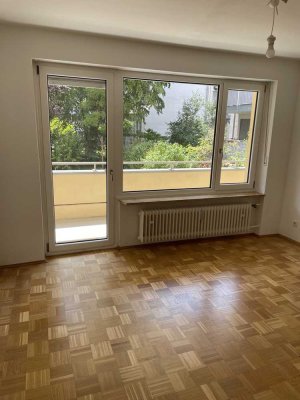 Erstbezug nach Sanierung! 1,5-Zimmer Wohnung nähe Effnerplatz mit Balkon und Einbauküche!