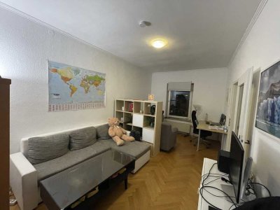 Möblierte, lichtdurchflutete Stadtwohnung in der Nähe der Donnersbergerbrücke