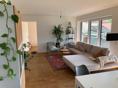 Geschmackvolle, neuwertige 4-Zimmer-Erdgeschosswohnung mit Einbauküche in Köln Niehl