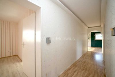Lichtdurchflutetes Wohnhaus mit bis zu 3 Einheiten, 2 EBK, Terrasse, Balkon, Garten und Garage
