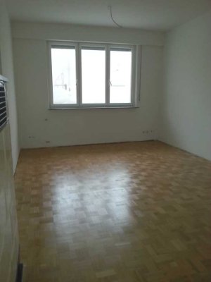 Exklusive, modernisierte 3-Raum-Wohnung mit geh. Innenausstattung mit Balkon und EBK in Stuttgart