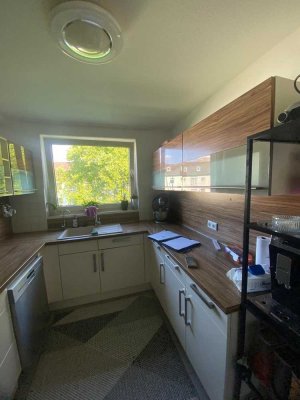 Sanierte 2-Zimmer-Wohnung in Frankfurt-Harheim 2 Balkone, Parkett, Küche, Elektr. Rolläden