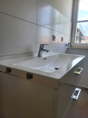 3 Raum Wohnung ! mit Tageslichtbad, Dusche, Stellplatz, Fußbodenheizung, HWR uvm.!