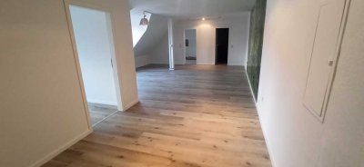 Wohnen wie im Schloss. 3,5-Zimmer-Whg mit 2 Bädern, zentral in Erbach