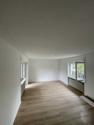 Haushälfte/Anbau 115qm, 3 ZKB, Balkon + Terrasse