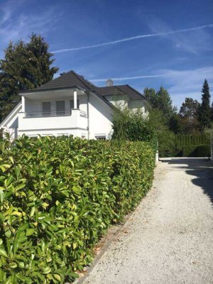 Bad Homburg Dornholzhausen Exklusive 3 Zimmer Wohnung in Villa mit Balkon und Garten am Golfplatz