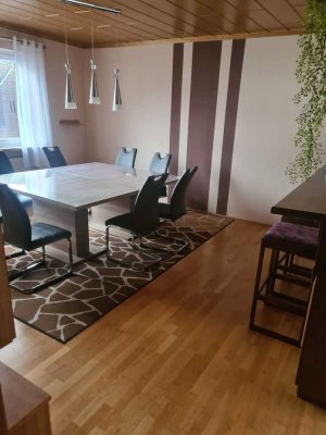 Ein- bis Zweifamilienhaus mit Scheune
