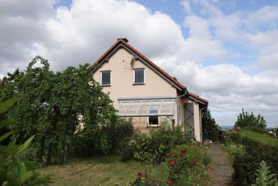 Freistehendes Einfamilienhaus mit Weitblick sucht neuen Eigentümer