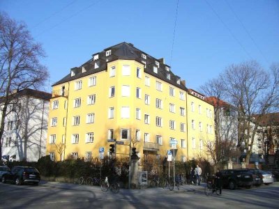 Sonnige Einzimmerwohnung + Wohnküche, 2 Balkone, 4. OG/Lift mit Blick über Bäume/Park, 0871  44101