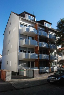 Stilvolle, modernisierte 2-Zimmer-Dachgeschosswohnung in Frankfurt am Main
