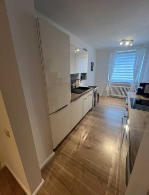 Geschmackvolle, modernisierte 4-Zimmer-Wohnung mit geh. Innenausstattung mit Balkon und EBK
