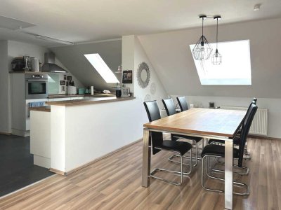 Moderne, helle Dachgeschosswohnung mit Einbauküche und Stellplatz in Rülzheim