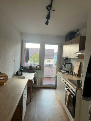 Freundliche und modernisierte 3-Raum-Wohnung mit geh. Innenausstattung mit Balkon und EBK