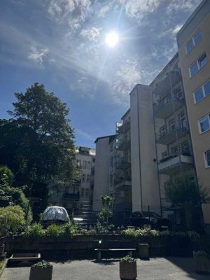 teilmöblierte 1 Zimmer Wohnung mit sehr schönem Ausblick, Fahrstuhl, Einbauküche
