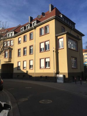 Für 2er-WG geeignet: Helle 2-Zi. DG- Wohnung in der Innenstadt