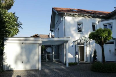 Außergewöhnliches, helles Eckhaus eines Dreispänners in Oberhaching, Ortsteil Deisenhofen