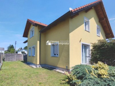 Geräumiges großes Familien - Haus in sehr gutem Zustand - 6 Zimmer - großer Garten - zusätzlicher Wohnraum im Keller - Pool - Garage