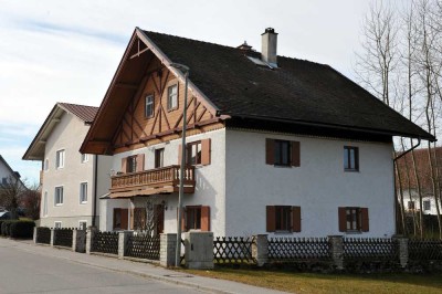 Charmantes Einfamilienhaus mit viel Platz und kompakter Gartenfläche – ruhig wohnen in Unterdietfurt