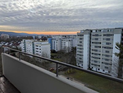 Modernisierte 3-Zimmer-Wohnung mit Weitblick, Balkon und EBK in Ettlingen Neuwiesenreben