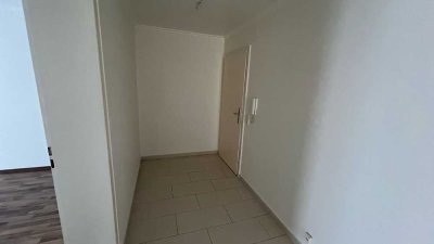 Sanierte 3 Zimmer Wohnung in ruhigem Dreifamilienhaus mit Gemeinschaftsterasse