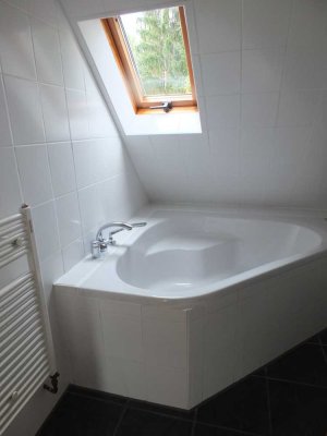 Freundliche und vollständig renovierte 2-Zimmer-DG-Wohnung in Gelsenkirchen
