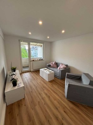 Exklusive 2-Zimmer-Wohnung im Herzen von Eller komplett renoviert, sofort bezugsfrei! Balkon, ruhig