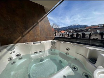 Superluxus Wohnung mit Whirlpool am Balkon / Kurzzeit bis Langzeit / voll möbliert mit Designermöbel / + Parkplatz / Blick auf die Berge / Best Lage Zentrum