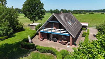 *** Großzügiges Einfamilienhaus in Feldrandlage mit großem Grundstück ***