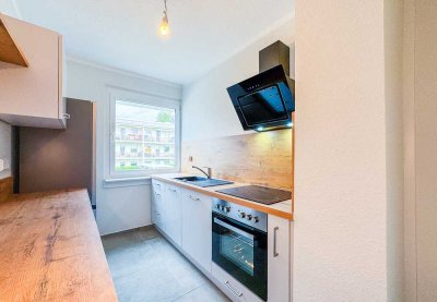 Erstbezug nach Sanierung * HP * 3-RW mit Loggia * neue EBK * PKW-SP * TOP *