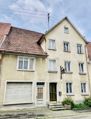 Geräumiges, renovierungsbedürftiges 7,5-Zimmer-Wohn-und Geschäftshaus im Herzen von Gammertingen