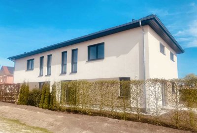 Moderne Doppelhaushälfte in ruhiger Lage
