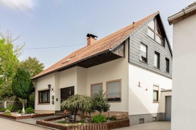 Gepflegtes freistehendes Zweifamilienhaus in gefragter Lage von Konz-Niedermennig